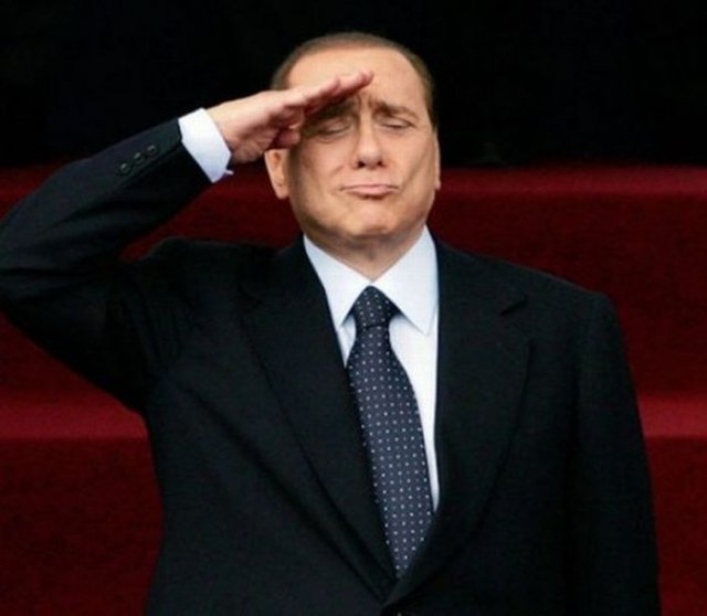Похоже, что итальянского премьера растрогало исполнение государственного гимна...