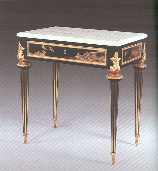 Редкий японского лака стол с позолоченной бронзой начала эпохи Людовика XI. Жозеф.