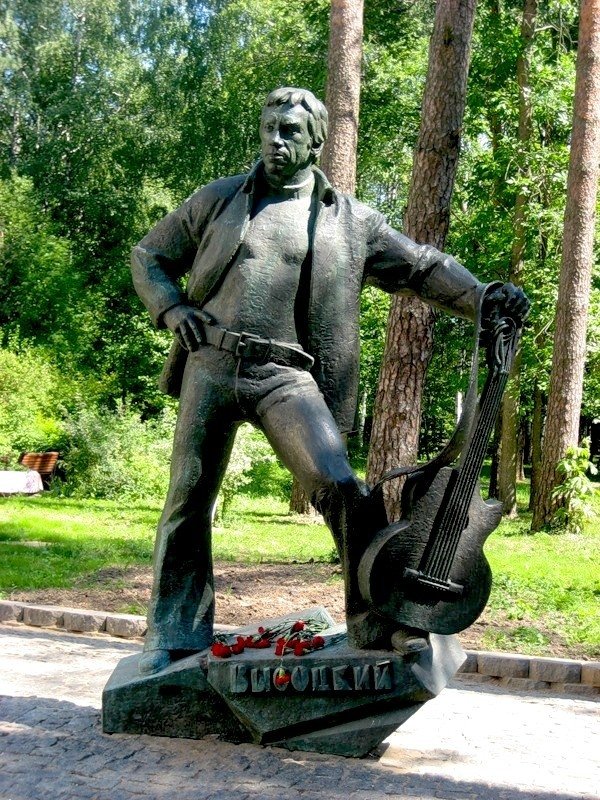Памятник Владимиру Высоцкому в Дубне, Автор - Олег Яновский